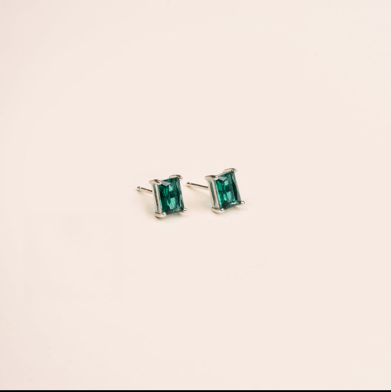 Amethyst Glow Studs Silver (925)
